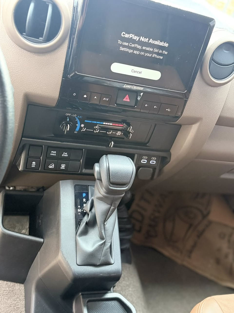 سلام عليكم لاند كروزر 2024وكالة جيهان  فول مواصفات ١/١ ماشية 9,000kmصفر ***********
