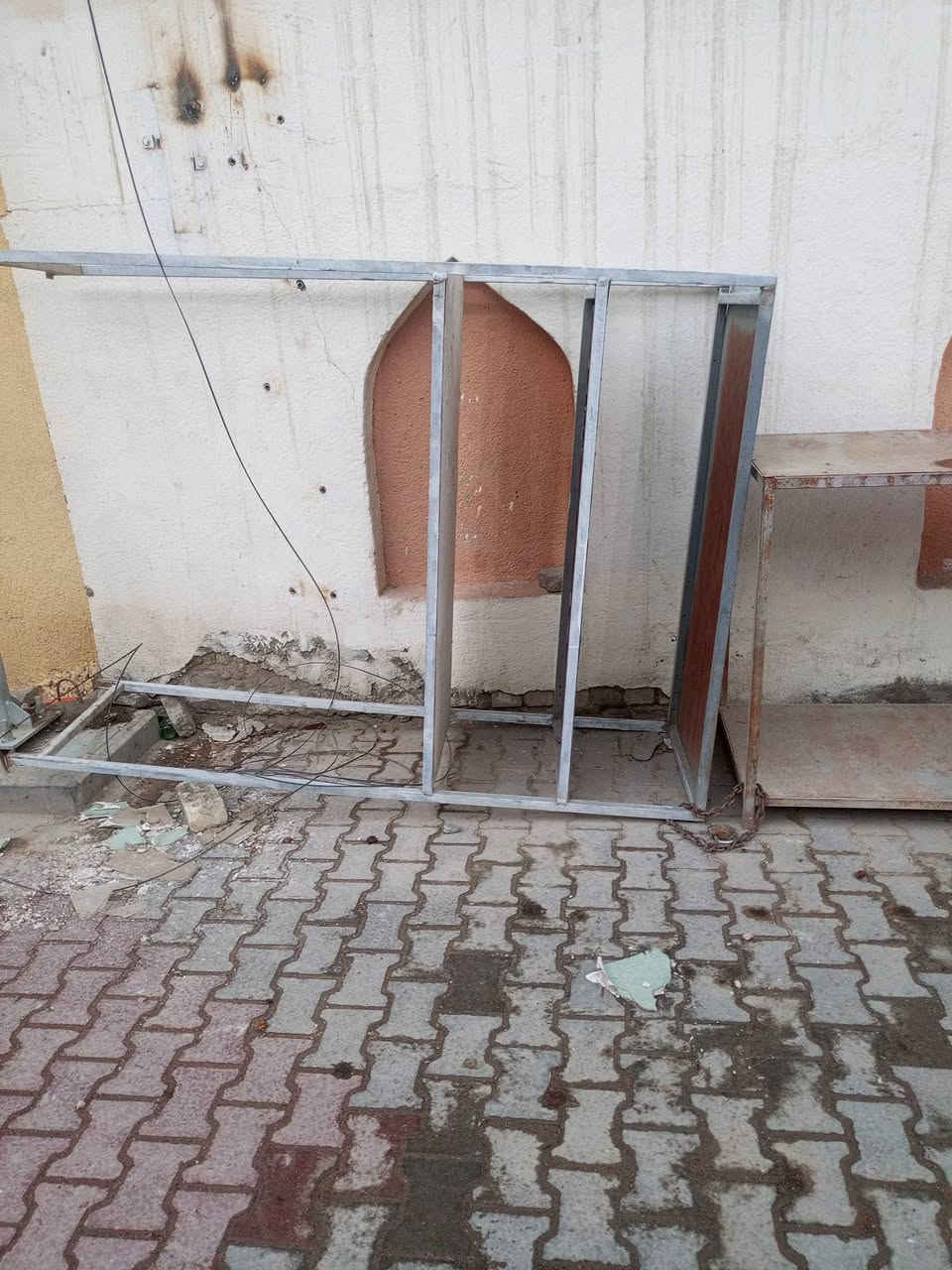 رفوف للبيع قيم بل يرضي الله وخذهن بس كون سعر معقول مو تكسر بيهن عنوان كربلاء ***********
