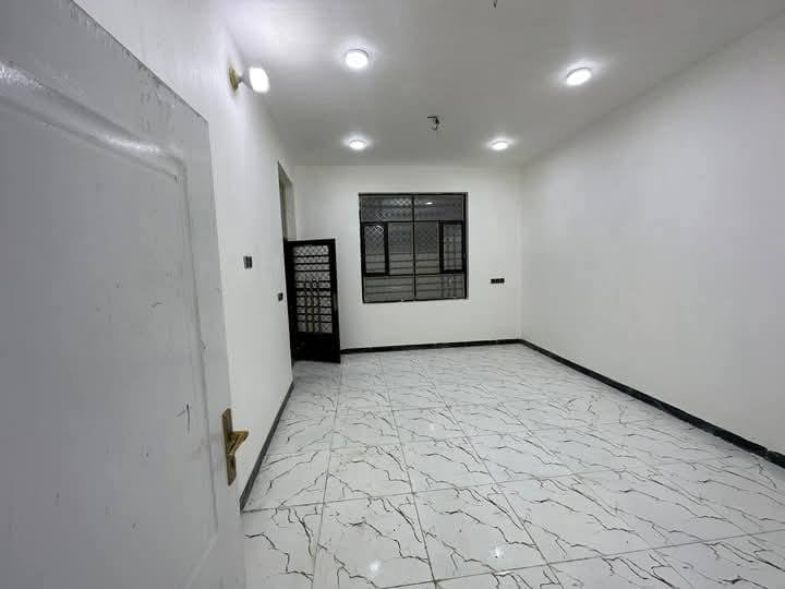 للبيع بيت 160 متر طابقين للبيع
طابو زراعي سند ٢٥
4 غرف نوم 
بناء حديث 
خدمات حكومية كاملة
طويريج الجمعية
***********
