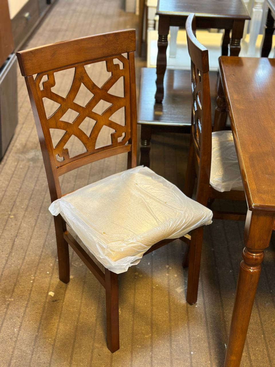 ميز طعام خشب زان صبغ حراري 
4 كراسي (120*70)  
6 كراسي (140*80) 
يمكنكم التواصل معنا عبر صفحتنا الرئيسيه 

يتوفر توصيل كافة محافظات العراق 🚛🚛🚛


**إذا كنت صاحب هذا الإعلان وتريد حذفه لأي سبب، رجاءا أرسل رسالة إلى الدعم الفني**