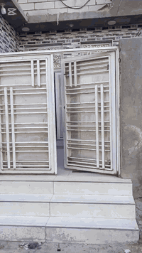 السلام عليكم
معروض للايجار بيت مساحه (١٠٠) م طابقين حديث 
كونكريت في منطقة حي الشهداء قرب مدرسة عبدالله بن خباب 
يحتوي على 
استقبال وصاله وغرفه ومطبخ وصحيات 
الطابق الثاني 
غرفه نوم عدد (٢)
صاله وصحيات 
للاستفسار الاتصال واتساب 
***********
مكتب المدار الذهبي للعقار.
