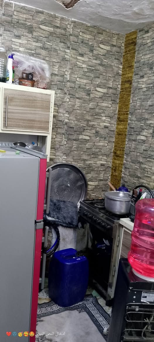 السلام عليكم عندي بيت تجاوز في الزعفرانيه قرب مستشفى الزعفرانيه على شارع العام  البيت بيه غرفه وصاله ومطبخ وترك خلفي وباب خلفي على شارع الخلف البيت وبيه طرمه  وباب الرئسي على شارع العام مال مستشفى الزعفرانيه السعر 20 وبيه مجال *********** علمن البيت تشجير ومقابيله طابو صرف قريب على اسواق حمودي
