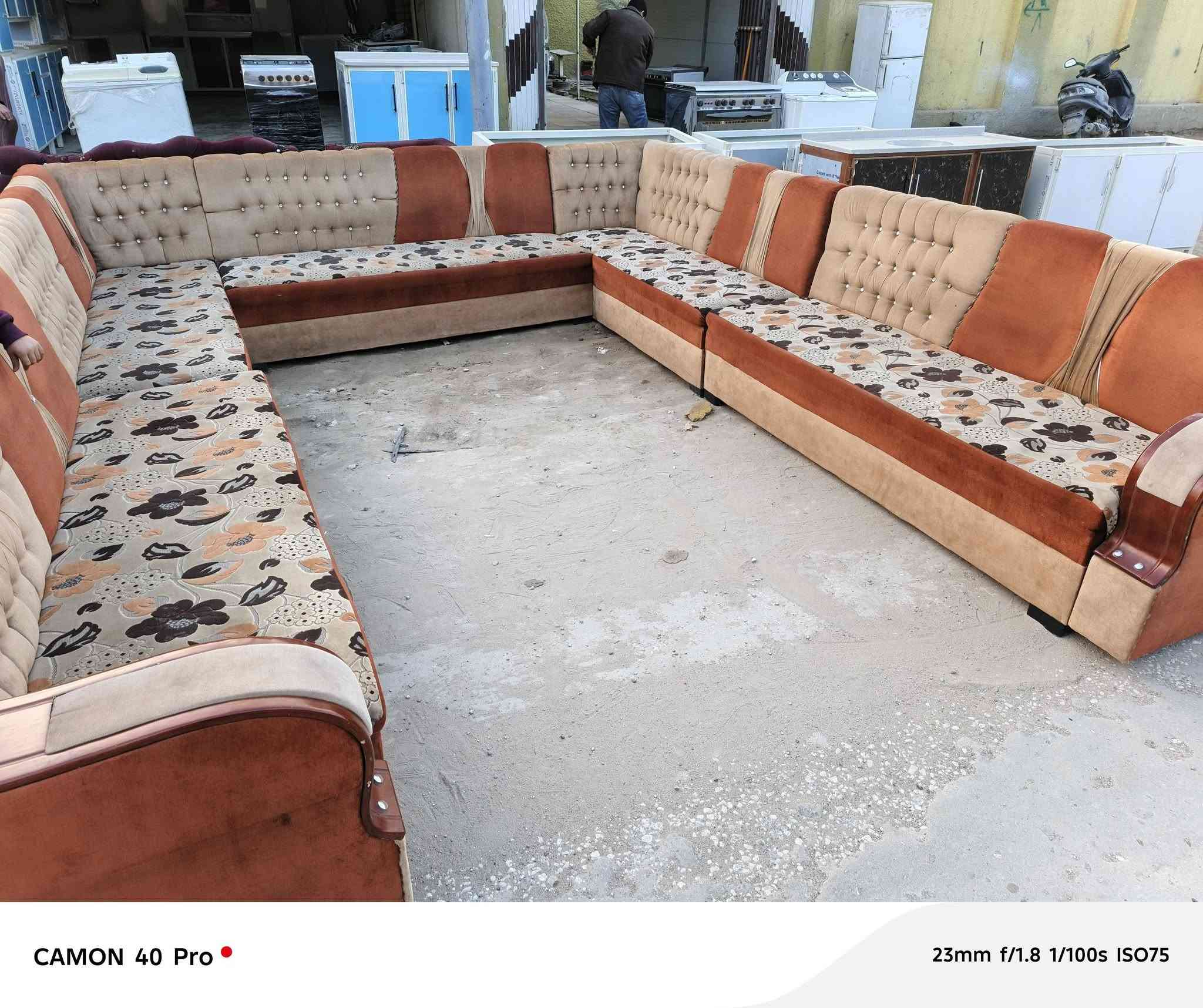 ديوان تسكام ونظيف وثقيل بلوك اسود ٢٠ نفر اخو الجديد اي ضرار مابيه حيل نظيف جدا واكو الي باب بيتك عدنه توصيل ***********
