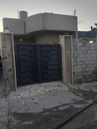 بيت للبيع قطاع الخامس فرع المقابل بجامع الرحمه مساحه125 ركن وصل بلديه....