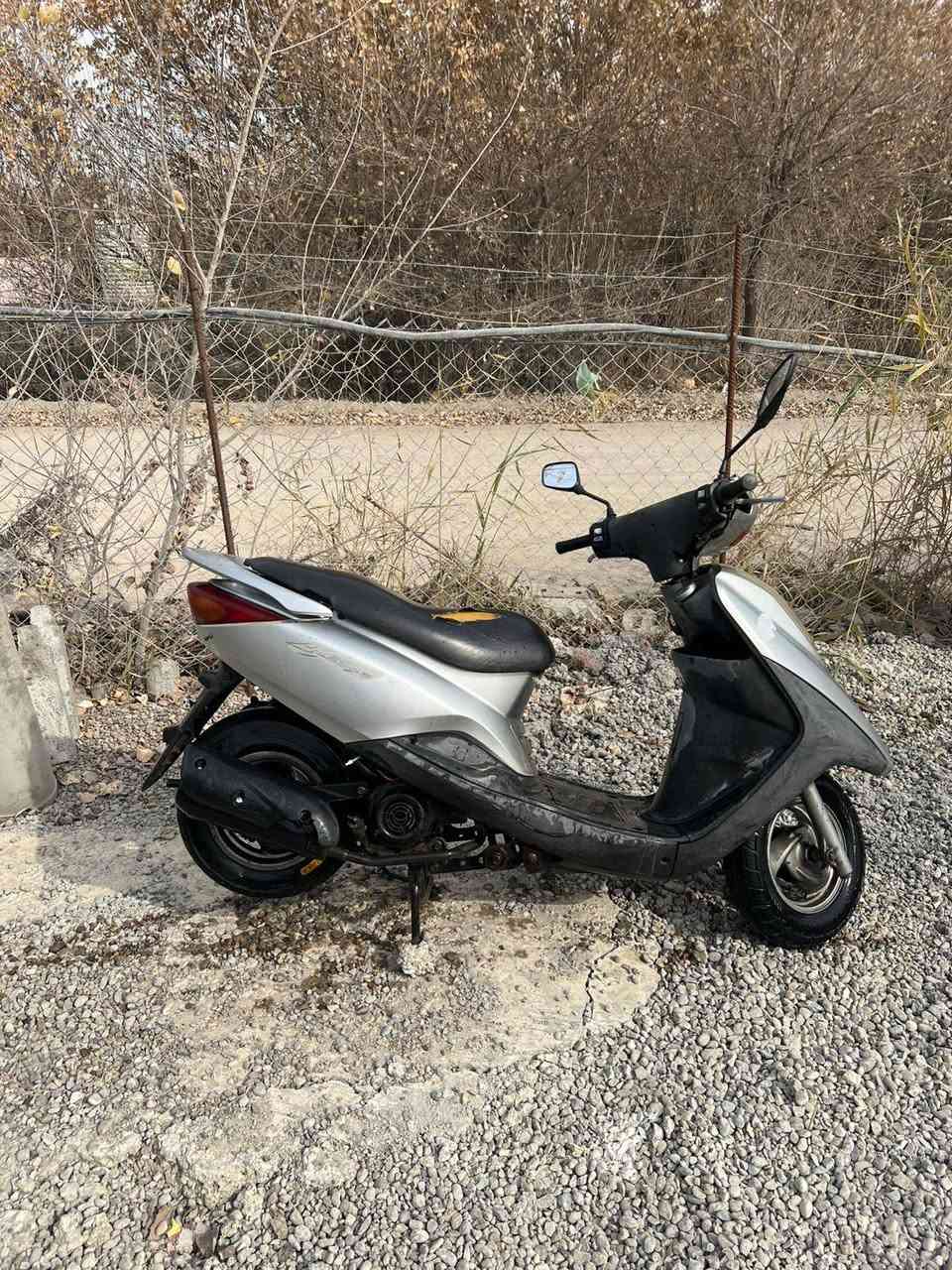 السلام عليكم دراجه ابريز دراجه نضيفه خير من الله للبيع مكينه ما مفتوحه بيهة برغي مكاني شهداء البياع رقم *********** و خاص  ماكو
