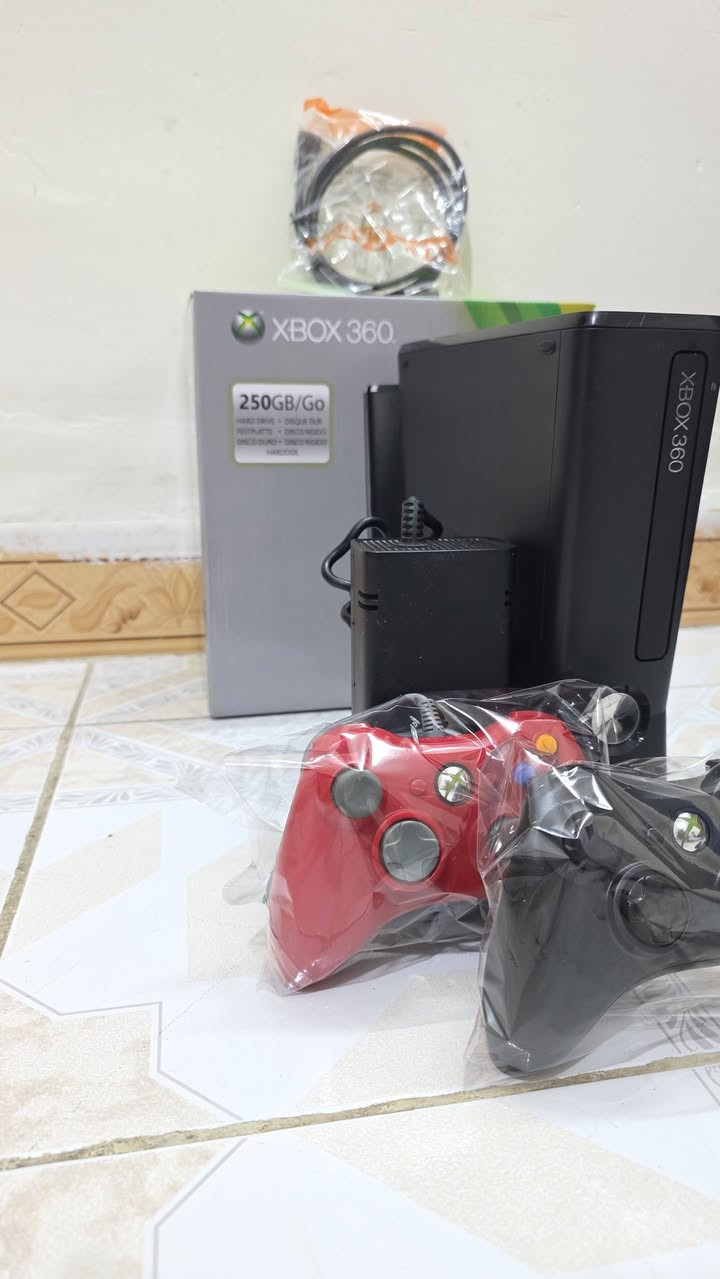 اكس بوكس 360 مهكر حيل حيل نظيف يحتوي على((245))لعبة ويحتوي على 2جوستك وكارتون وكامل غراضه بلادي شرط الفحص السعر 130 وبي مجال للطيبين توصيل جميع المحافظات متوفر  ***********
