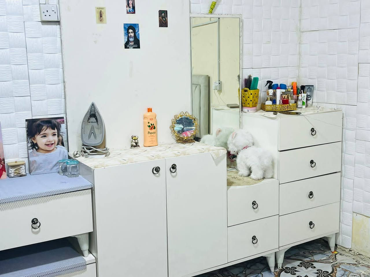 سلام عليكم للبيع غرفه نوم تركي نضيفه استمال قليل الفرفه 9 قطع نضيه اله درجه السعر350 الاستفسار أكثر *********** متواجد واتساب فقط
