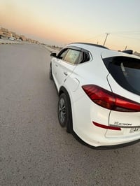 توسان 19 للبيع أو مراوس سبورتج 25  أنطي فرق  3انظمه قياده سياره جاهزه ...