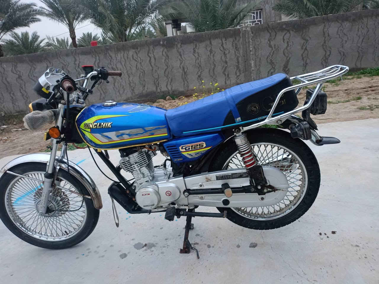 دراجة للبيع موديل 25 محرك كفالة عامة صبانة ممدودا عليها  اوراق كهربايات كلها شغالة اي نقص مبيها سعر 575 مكاني حلة شارع 80 بداعت امك موشراي لاتراسل  متواجد خاص واتساب متواجد رقمي ***********
