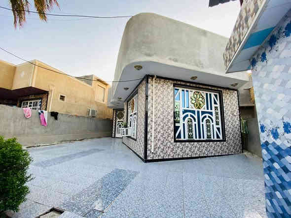 بيت مساحته. 265. غرفه. 1 وكليدور. ومطبخ وصحيات خارجيه وداخليه.  ب 65.وبي مجال طابو. زراعي    سند 25  نهايه نادر الثالثه وره مسجد المصطفى
للتواصل ***********
