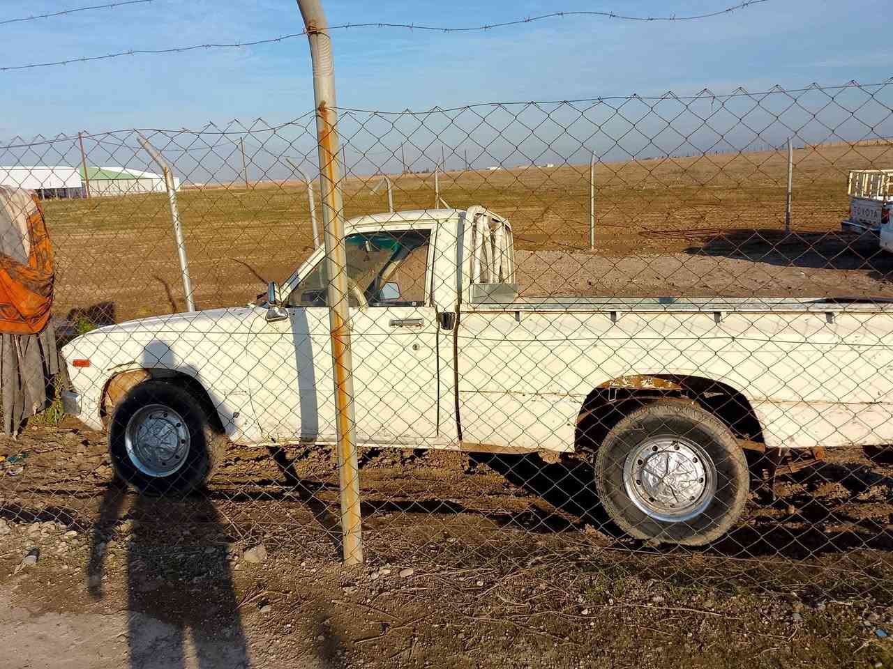 بيكم 80
رقم نينوى دولي تريد وكاله تريد تحويل 

وضع شركه بدون سبق كابون بانزين 

مكان السياره قضاء مخمور قرية علياوة 

السعر 38 وبيها مجال حك الجيه 

***********
.
