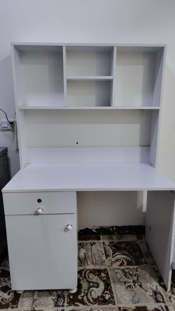 ميز نظيف للبيع خشب تركي السعر 125 العنوان الهرمات شارع 60 
***********
