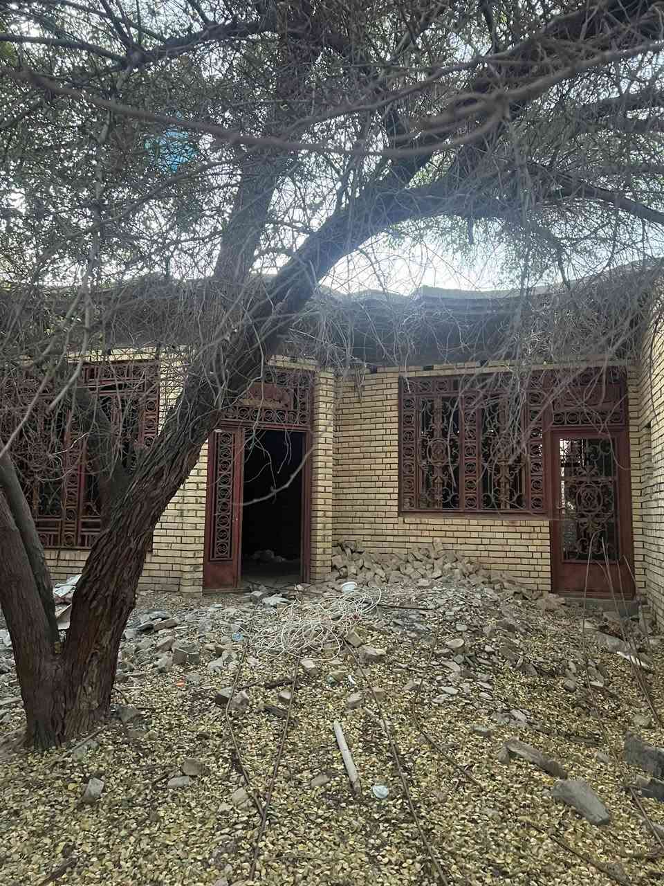 السلام عليكم بيتين ب قطاع 30
البيت الاول شارع المدارس 
والهيكل سايدين مال مدرسه جواهري
اي استفسار اتصال على هذا الرقم ***********
