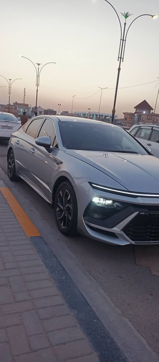 سوناتا 2024 
حرة بدون رقم 
كفالة من الصبغ والتبديل 
بدون ايرباك 
بيها فقط 3 مكانات بسيطة بارد
مكانها بصرة
185
*********** البصرة, العراق
