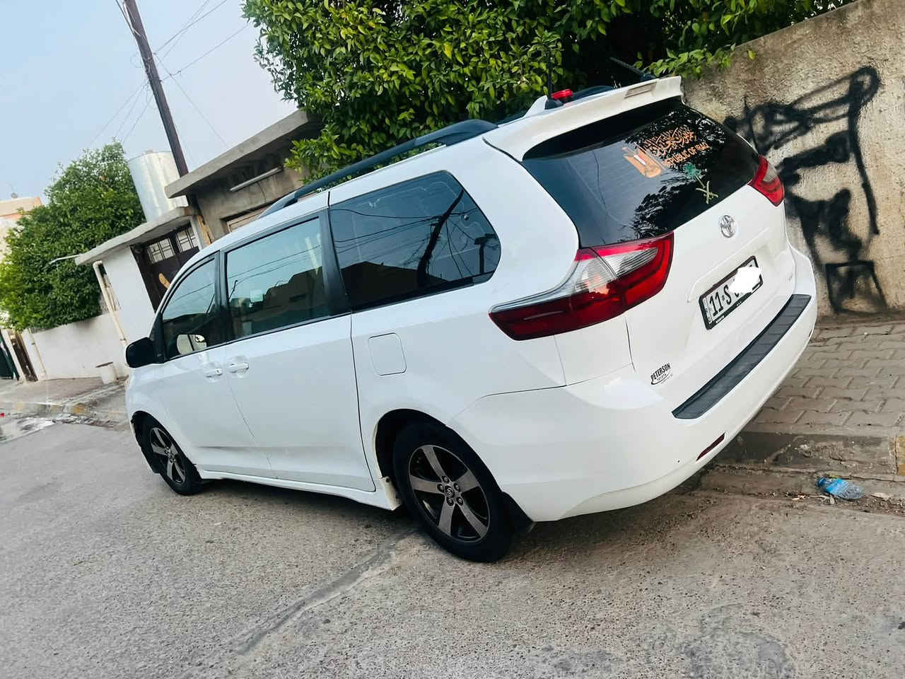 TYOTA SEINNA 2020 لعاشق 🪐🔥
❣️تويوتا سينا 2020 للبيع  خصوصي 

❤️‍🔥الفئة:LE 
🩵الموصفات:فئة  LE ومعروفة مواصفات فئة. LE 

كشنات كهرباء 
أبواب كهرباء 
تبريد وتدفئة فول 
8 راكب 
تحديد مسار 
تحديد سرعة 
منفذ USP 6 اماكن 
تبريد 3 قطع 
برادات بلاد 3 قطع 
كشنات هيتر
تخم تاير جديد 
ويل كب حديث 
دشبول صافي 
محرك v6 3500

🔥ملاحظات:السيارة رقم بغداد  إنكليزي خصوصي 
السنوية جديدة 2028 
محرك وكير شرط الفحص عالسونار 

🚨الضرر:ثلاث قطع بمكان خفيف فقط 

⚡️🪐السعر:210  وبيها مجال بسيط

💖للاستفسار:راسلني  خاص او وتساب 
***********
