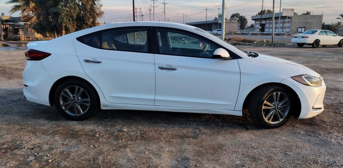 النترا 2017 رقم بغداد تحويل مباشر  حادثها مرفق بالصور وسونارها مرفق بالصور بيها بنيد تبديل 
جاهزه من كلشي .بيها صبغ بعدة اماكن بالتكم وبالقماره شويه  بسبب التكفيع وتعرفون هذا الموديل يكفع. ابيع شرط دكة جاكوج مابيها السياره مال جناي السعر 113 وبيها مجال قليل  .للاستفسار الاتصال بالرقم *********** ..مكان السياره صلاح الدين
