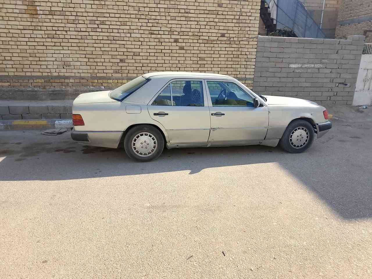 سلام عليكم اخوان سياره مارسدس دب للبيع السعر 22 قفل السياره مامكفوله بس محرك وكير شرط بيه 2500 جديد السنويه مفقوده وبيه بلاغ وعدنه وكاله عامه بيه وراعيه موجود ***********
