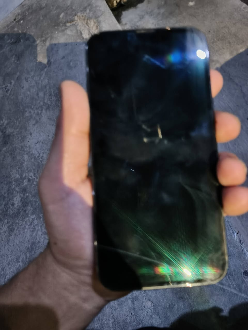 ايفون13برو للبيع بطاريه 72 وضهر مكسور موضح بلصوره مامفتوح الجهاز ذاكره128 سعر 350وبي مجال مكاني ديالى بهرز ***********
