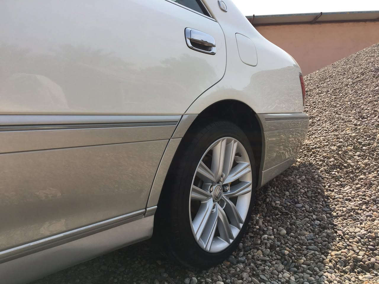 السلام عليكم ويل مع تخم تاير 17/215/75 للبيع ٣٥٠ ،*********** واتساب
