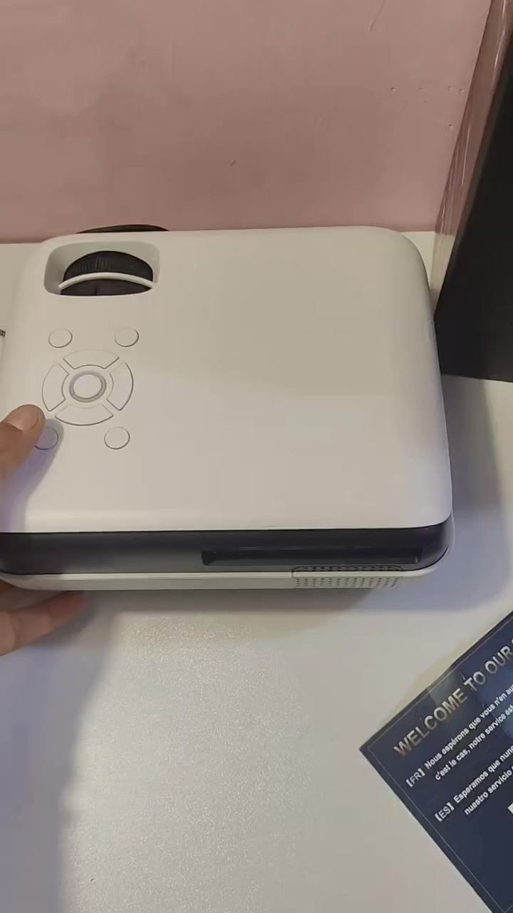 سلام عليكم متوفر جهاز عرض اصلي لوك جديد يوجد توصيل لجميع مناطق العراق ***********
