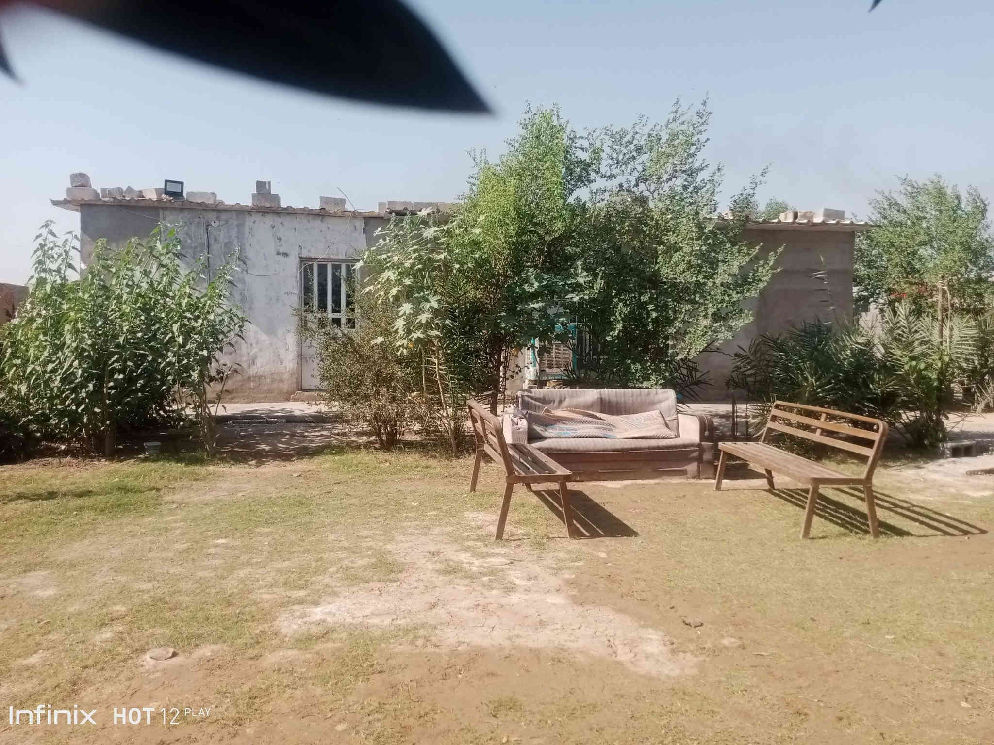 سلام عليكم
نشكر صاحب الكروب على الموافقه 

دار للبيع 
مساحه 930 متر 
يتكون من استقبال وصاله وغرف نوم 3 وصحيات داخليه
سقف البيت سندويج 
رقم الهاتف ***********
سعر 50
للستفسار اتصال على رقم
 العنوان بغداد حسينيه المعامل سياحي منطقه حي الجوادين 
المنطقه كلها راح تتبلط تم قص الفرع بل كامل
