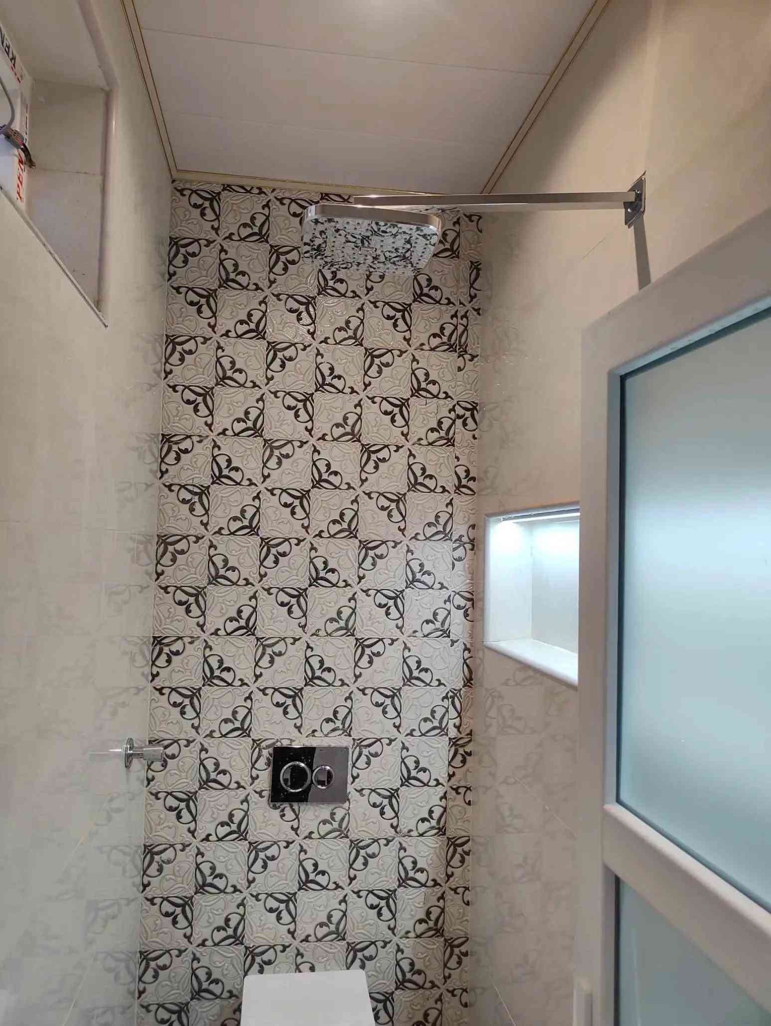 🏡 بيت للبيع في كربلاء – حي الحوراء 📍 العنوان: كربلاء، حي الحوراء جهة باب بغداد، عمود 37، نزلة القاضي./[ السعر 158 مليون[ 🔹 المساحة: 100 متر 🔹 الواجهة: 8 متر 🔹 النزال: 12.5 متر 🔹 البناء: طابقين 🔹 عدد الغرف: 4 غرف نوم 🔹 البناء جديد 🔹 المواد المستخدمة: طابوق جمهوري + كونكريت مسلح ✅ جميع الخدمات متوفرة ✅ تبليط، مجاري،  للمزيد من الاستفسار اتصل واتساب *********** /***********
