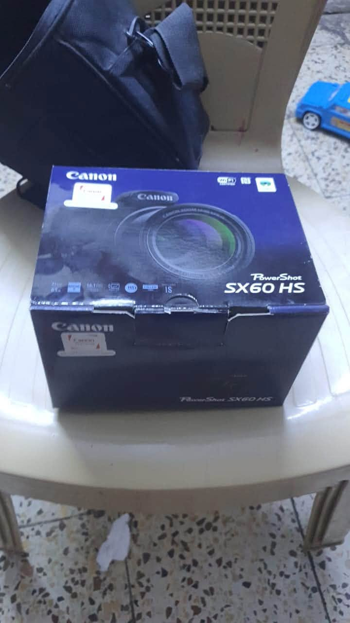 للبيع: كاميرا كانون Canon SX60 HS (عملاق الزوم) نظافة 90% 📸
السلام عليكم، للبيع كاميرا Canon PowerShot SX60 HS الغنية عن التعريف، بحالة ممتازة جداً ونظيفة بنسبة 90% (استخدام نظيف ومحافظ عليها). الكاميرا مثالية لتصوير الطبيعة، القمر، وصناع المحتوى.
💡 أهم المواصفات المباشرة:
 زوم خارق 65x يصور أدق التفاصيل من مسافات بعيدة جداً.
 دقة صور 16.1 ميجابكسل مع فيديو بدقة Full HD 60fps.
 شاشة متحركة بالكامل (ممتازة للفلوغات والسيلفي).
 تدعم Wi-Fi و NFC لنقل الصور فوراً للموبايل.
 تحتوي على منفذ مايك خارجي (ميزة أساسية للمحتوى واليوتيوب).
📦 الملحقات: البطارية الأصلية، الشاحن الأصلي، حزام الكاميرا، و[اكتب هنا إذا كان معها حقيبة أو ذاكرة].
 الحالة: شغال 100% وبدون أي عيوب، والفحص حق للمشتري.
 السعر: [225 الف ]
 الموقع: [ديوانية / كربلاء ]
 للتواصل: [مراسلة الخاص او واتساب ***********]
