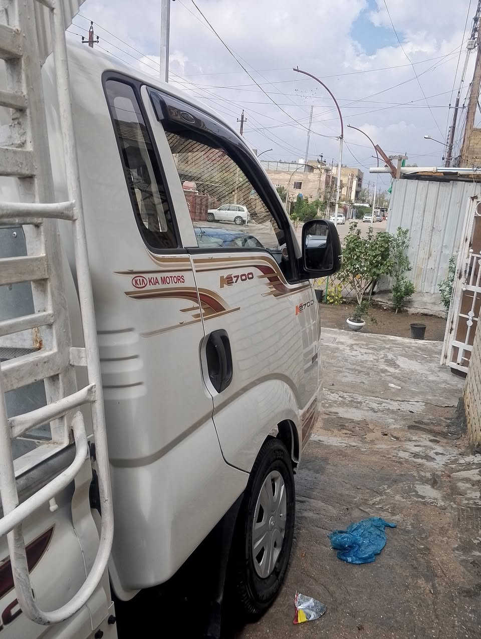 السلام عليكم كيا حمل بنكو مديل 20سياره جديده ما متعوبه كير وكسل ومكينه مكفوله كفاله عامه بلاديه مابيه صبخ ولا ضربه كلا وضع شركه سياره خير من الله بسمي رقم الجديد بغداد 11بيعه بدون محجر وذه درتون لمحجر بيه عادي سعره 129وبيه مجال شي قليل مكاني بغداد الشعب حي وار هذه رقمي للتواصل ***********
