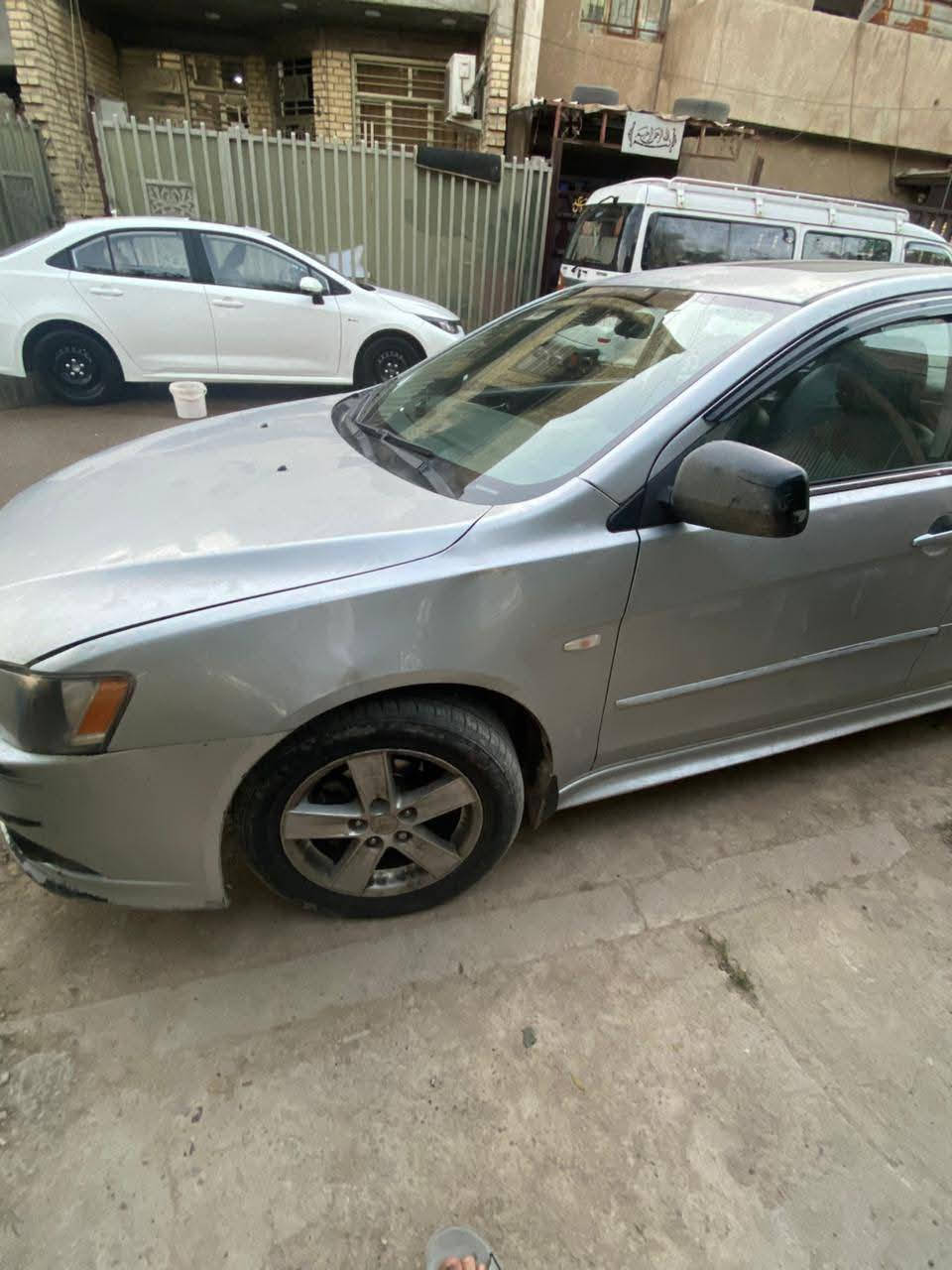 سلام عليكم عندي سيارة قرش 2009 سيارة خليجية سيارة لاظربة ولاصبغ بس محولبةسيارة كير ومكينة مكفولات فول مواصفات فتحة وتحكم ستيرن كير عادي أوتوماتيك***********
