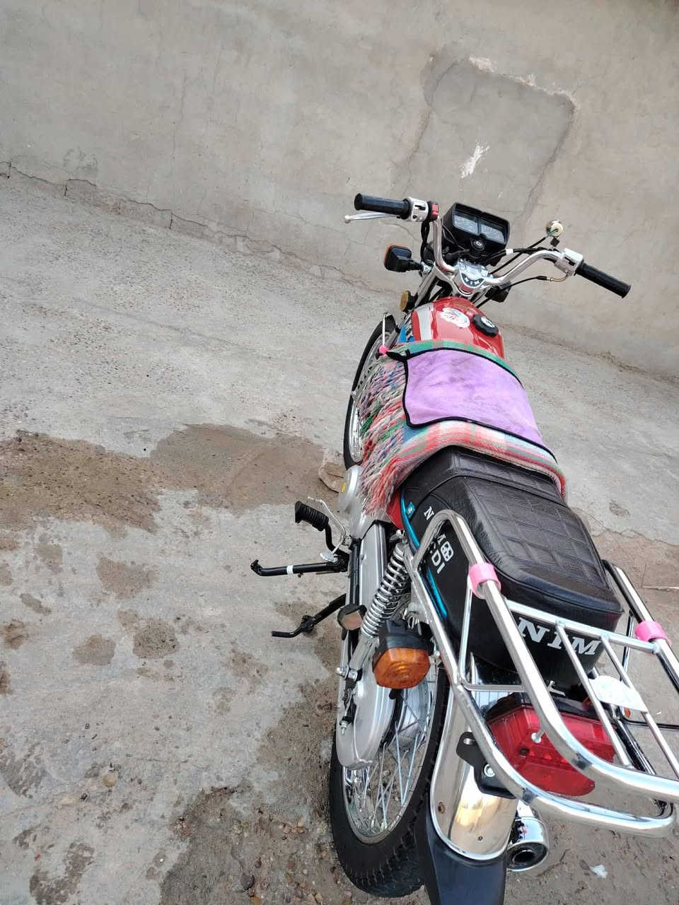 السلام عليكم دراجه نامه سكنرر مديل 2025 الدراجه نضيفه احلاا من الصوره تجي وتشوف السعرر 575 وبيهه مجال مكاني كربله داخل كراج الاحياء متواجد فيس او الرقم ***********
