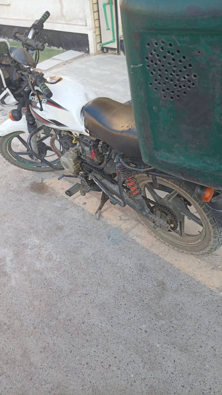 اسلام عليكم 
من رخصت صاحب الكروب 
شباب عدي هاي البوكسر بدون ضفيره 
جديده كابريتر جديده تجفيت جديد كله شركه 
شرط سلف هندر كهربايات كلها شغاله بس المنضومه الخلفيه اني لاغنيه لين اكو طبك بلشاير او بلستاب مادري واطيك وياها تانكي وصفاحيات شرط جدد ودراجه عوزه شويه ترتيب ها واني حالين داشتغل بيه دلفري عارضه ب500 قفل وإذا اكو تكت مراوس اراوس والفرق انطيهن على شكل دفعتين بيتي بغداد  *********** بي واساب خاف ماعندك رصيد
