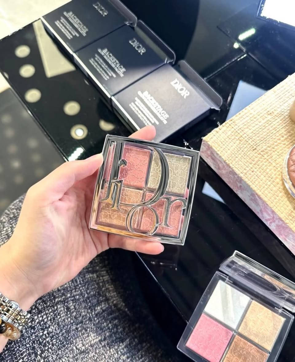 ✨💣 هايلايتر ديور الإصدار الجديد 💣✨

Dior Backstage Glow Palette ✨

إضاءة فاخرة بـ 4 درجات ساحرة تمنحكِ لمعة راقية ومميزة 😍

💖 ألوان متنوعة تناسب كل الإطلالات 💖 نعومة عالية وسهلة الدمج 💖 إشراقة جذابة تدوم لساعات

🔥 سعره نار ومفاجأة 🔥

📩 للحجز والاستفسار راسلونا على الخاص قبل نفاد الكمية ✨🤍


**إذا كنت صاحب هذا الإعلان وتريد حذفه لأي سبب، رجاءا أرسل رسالة إلى الدعم الفني**