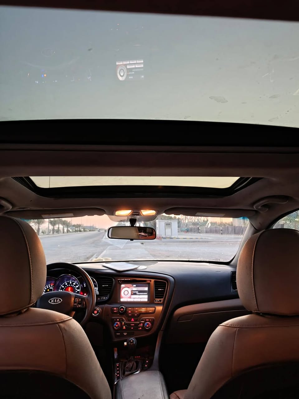 من رخصه السادة المحترمين . اوبتما 13 فوول للاخير 1/1 اعلى فئه والجنايه يعرفون بمواصفات الفول. مكانها الديوانيه السعر 50 قفل والسيارة بانزين كفاله كير ومحرك وتبريد كصتها جنطه ومشتغلها لحيم باجات واركوون احسن لحيم مال جناي . متوئمه رقم شاغر يعني امن وامان . ***********
