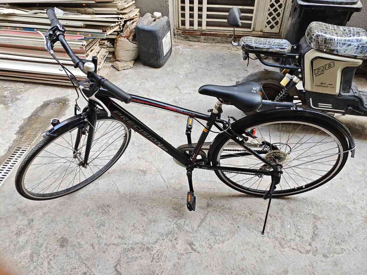 بايسكل ياباني ٧ نمر خلفي و نمره امامي السعر ١٢٠ وبي مجال المكان الوزيريه الرقم ***********
