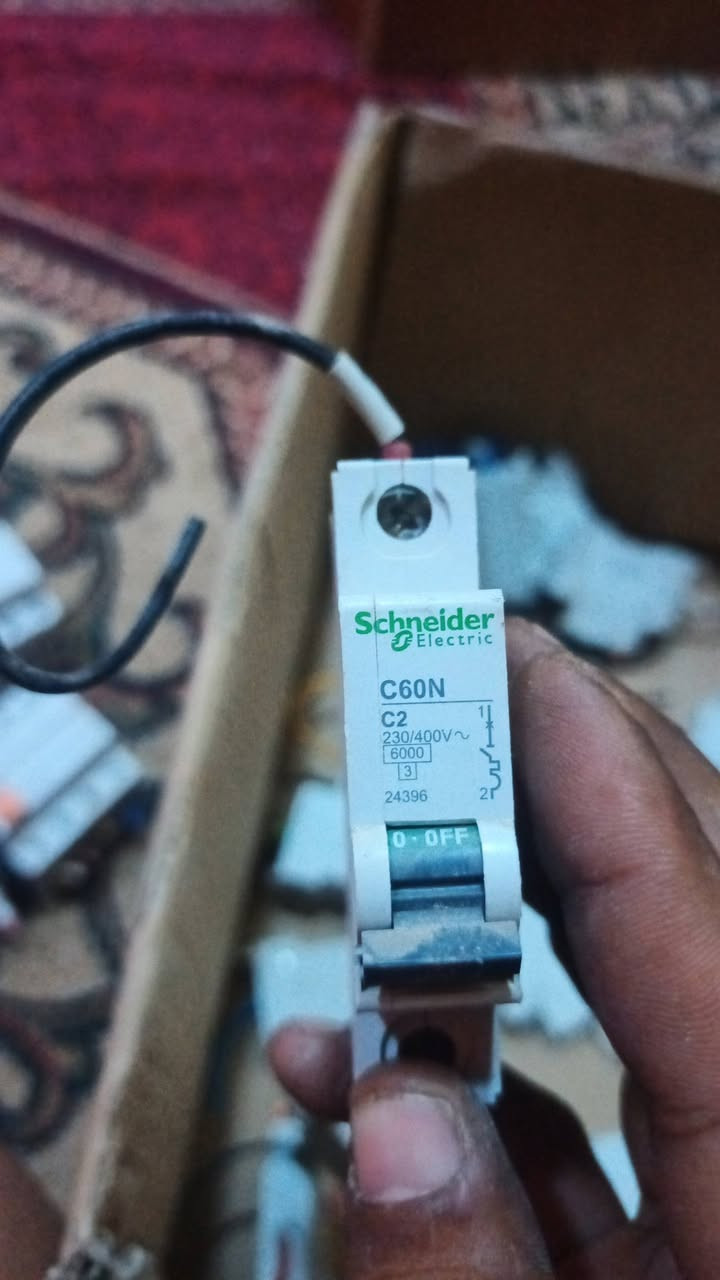 سلام عليكم هاي وجبه جديد مال حاويه شنايدر لصلي  شرط شغل 50 قطعه ابيع شلعه واحده ب 350 الف
***********
