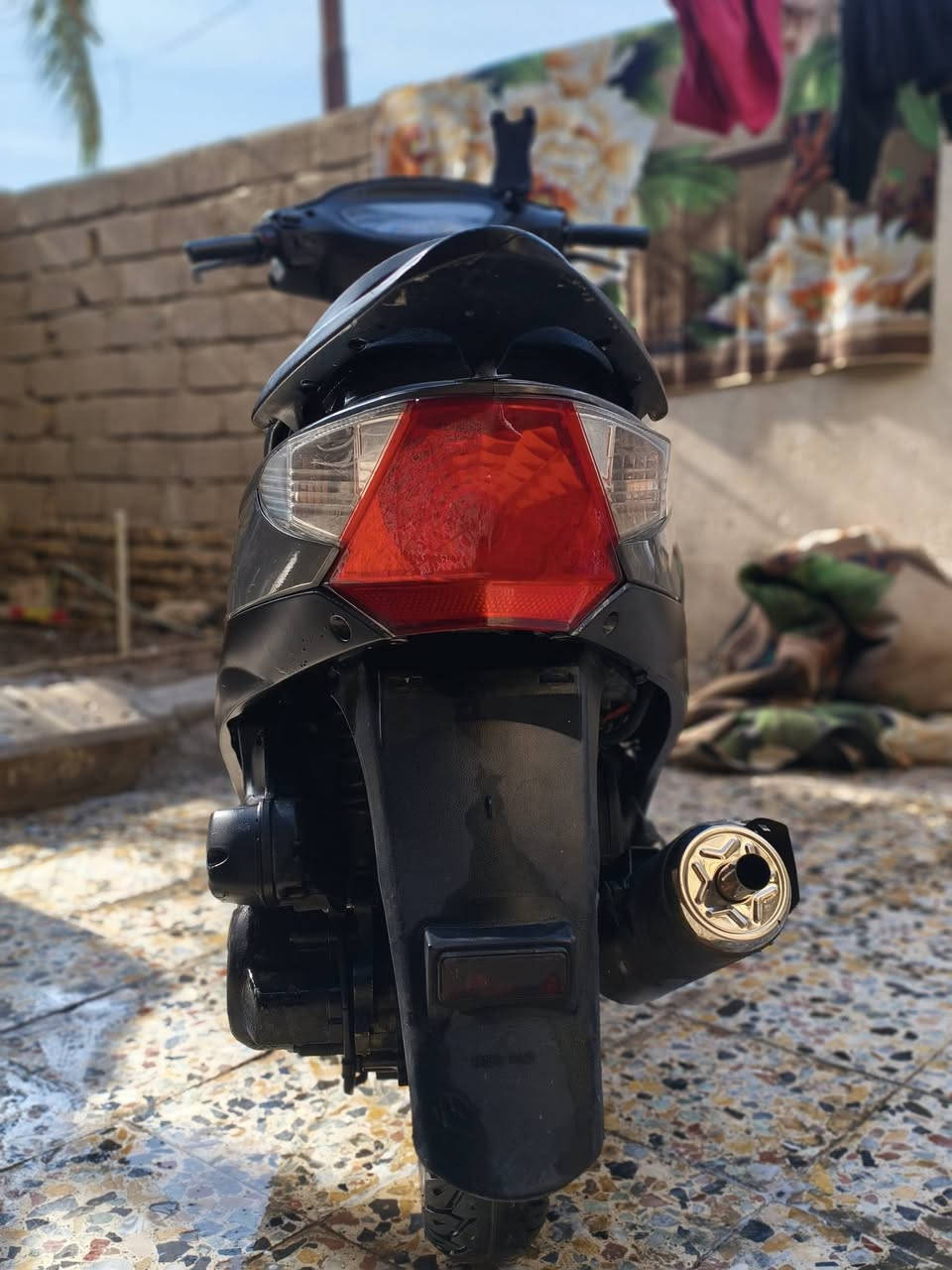 السلام عليكم
دراجه كامكو v2 اوراق 

. دراجه مفتوحه مره وحده دراجه نضيفه مابيه اي نقيصه اجويتر نضيف 
. بيه صالنصه رياضي دراجه خير من الله خدميه كامله مابيه اي نقص من 

. كهربائيات من كلش زوج تايرات جديد ستوني شاده ما ماشيه هواي 
من البيت للشغل 

العنوان: ميسان المجر الكبير 

سعر 550 وبيه مجال حك جيه موشراي لايتعبني رجاءً

للستفسار اتصال او واتساب 

اتصال: ***********

واتساب: ***********
