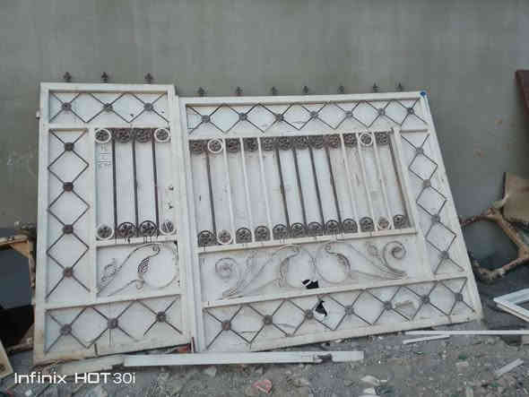 السلام عليكم يوجد باب ابيض للبيع السعر خاص على الرقم ***********
