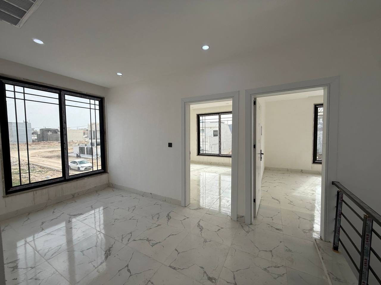 🔸سند طابو يتسجل بإسم اي عراقي
📍أربيل-بيت للبيع حي 8حساروك قرب شارع كورنيش 
➖مساحة 150M طابقين ركن
يتكون⤵️
➖4غرف نوم 
➖استقبال-صاله-مطبخ-مجموعه صحيات-كراج

***********
***********
**************
في حال لم يتوافق العقار مع رغبتكم او لم يكن بقدر امكانيتكم زوروا موقعنا على تلكرام للتصفح على اكثر عدد من العقارات المتوفرة•https://t.me/mohamedaqarat1
