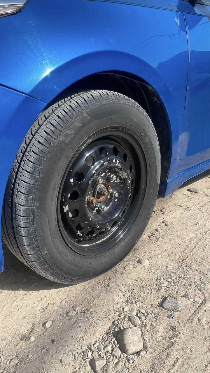 سلام عليكم
‏عندي رنكات كلش انضاف 
وجديد وتايراتهن جدد
السعر 350 وبي مجال
‏هذا رقمي *********** حجم التاير 15 ￼￼
