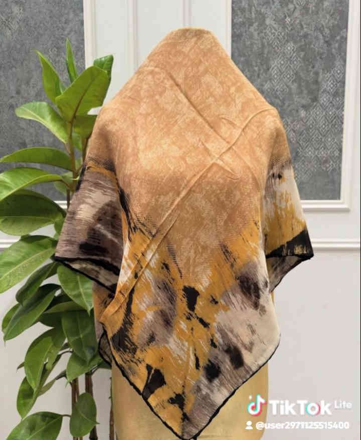 السلام عليكم اخوتي الكرام موجود عدنه انواع الحجابات اسعار مناسبه للتواصل *********** وتساب موجود
