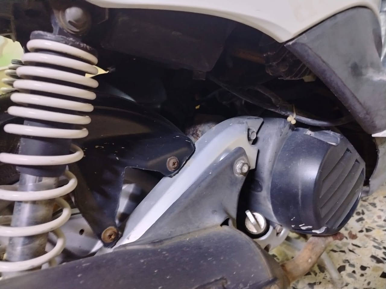 سلام عليكم مرخصت مدير لكروب لمحترم دراجه سكنس نثيه سرعه ١٤٠ دراجه مكفوله كفاله عامه  من كلشي كفره اصلي مختمه ختم واحد عل فحص مكان بلديات سعر ٦٠٠خابر وتدلل ما متواجد عل فيس خابرو ***********
