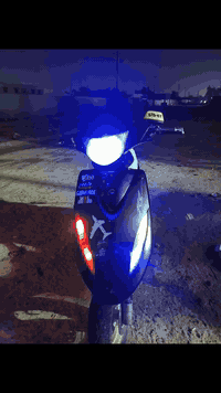 سلام عليكم دراجة ماكس عدله  للبيع الدراجة كاملة مابيهة نقص بس هندر كهربائيات كاملة مابيهة نقص الدراجة خير من *********** الله كلجات رياضي شلعة ومعد
