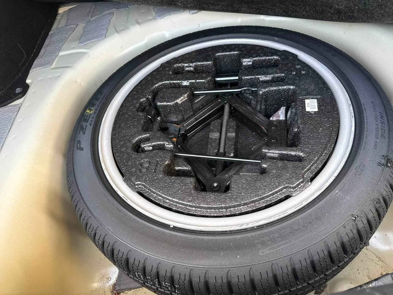 سلام عليكم k5 2023 خليجي
مكفولة كفالة عامة فول مواصفات 

ماشية 38 

بصمة تشغيل 

بصمة ابواب 

ترحيب عند الاقتراب 

كشن السائق كهرباء 

تبريد قطعتين 

مري شفط 

بانوراما 

رقم بغداد 
وبعد بيهة هواي موصفات السيارة جديدة بعنى الكلمة واحلة من الصور مكاني بغداد للتواصل *********** السعر 210 وبي مجال بسيط
