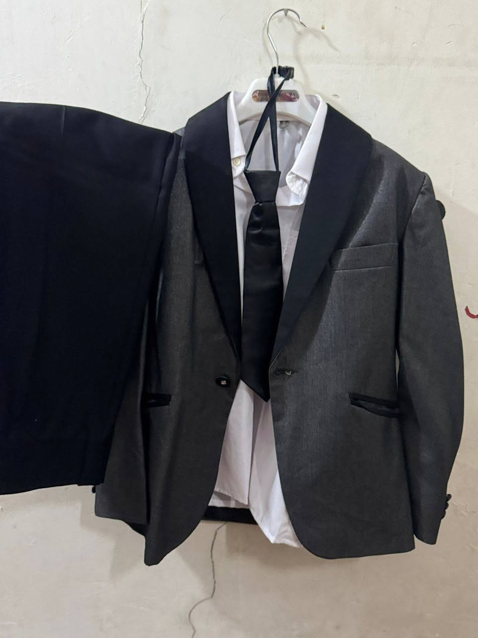 بدلات وفساتين كلش نظيفات ملبوسات ع كد ساعه كلمن وسعره


**إذا كنت صاحب هذا الإعلان وتريد حذفه لأي سبب، رجاءا أرسل رسالة إلى الدعم الفني**