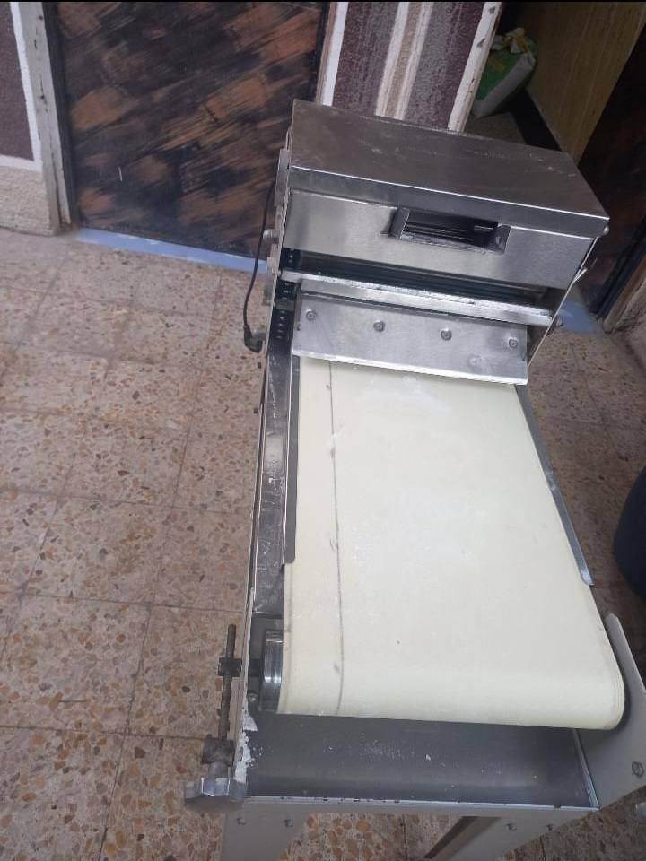 السلام عليكم اله فرد عجين سوريه الاستخدام كلش قليل للبيع و شرط  ضمان تفرد جميع انواع العجين من خبز البورك و البيتزا و اللحم بعجين و سهله الاستخدام و الشراي يجي يجربها و يشوف..
العنوان البصرة دور الشرطة
للإستفسار اتصال او واتساب موجود 
الرقم ***********
