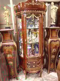 مجموعة من قطع الانتيك الجميلة والمميزة التي تم جمعها بدقة لتناسب اذوق ...