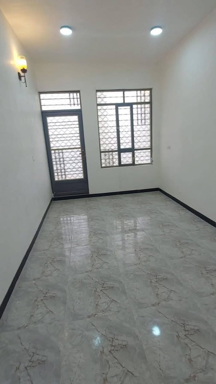 مشتمل البيع حي المعمل العمالية طابقين ٣غرف وصاله ومطبخ ستقبال كراج صحيات المساحه ١٢٥م شارع ١٠م البيت زيرو قبل شهرين طلعت من العماله للستفسار اتصل ***********

