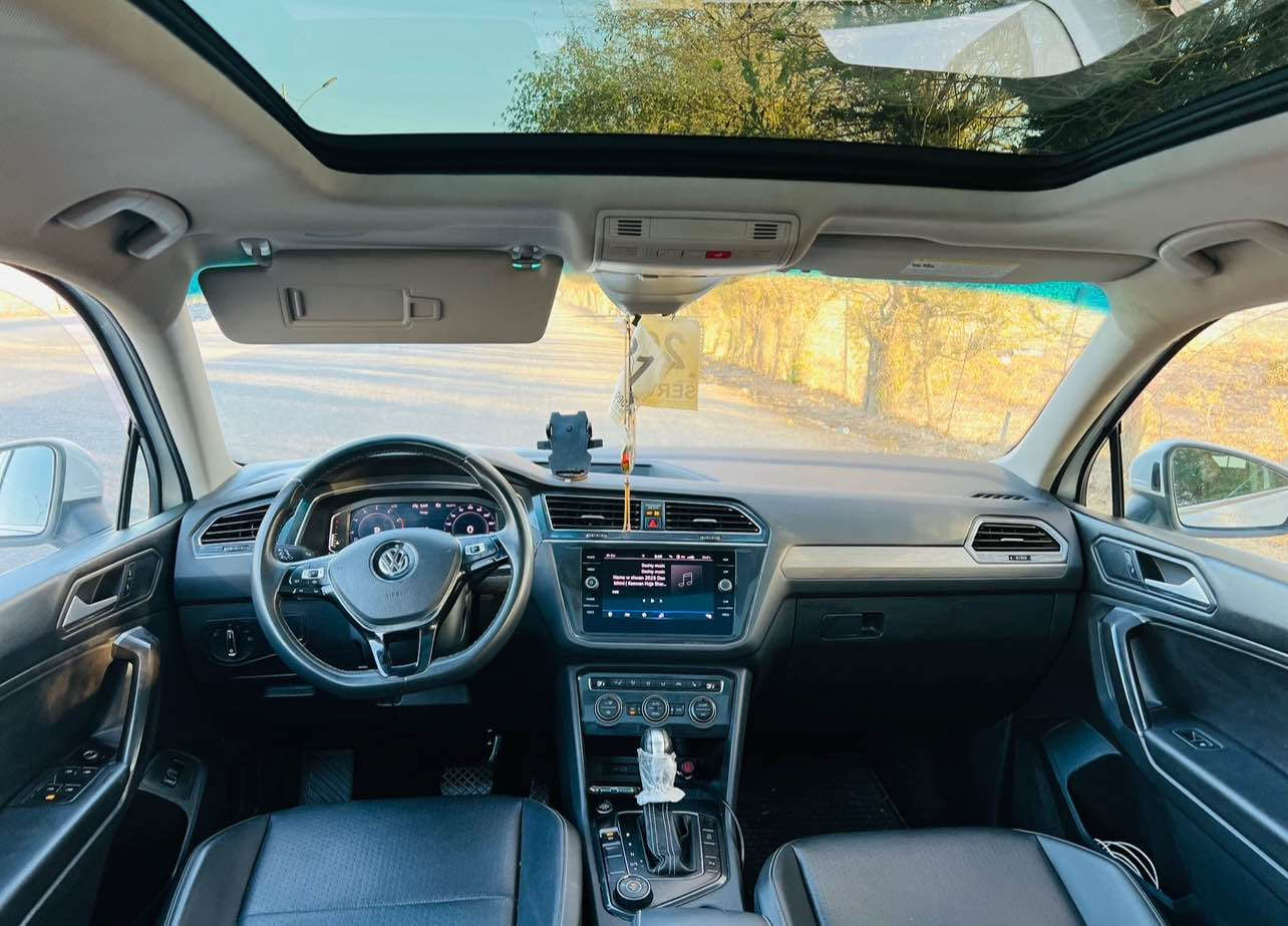 تیگوان مۆدیل ٢٠٢١ فول موسەفات  سپی بەفری  چوار پاچەی بۆیاخ ە بئ ناوگرتن پارچەکانشی بەسیتە لەسەر شوخوو خشان کراوەتە بۆیاخ ٦٠هەزار رۆیشتوە  گیرومەکینەو  باقی کارەبایی بەشەرت تەحویلو غەرەمە بەشەرت 
***********
*********** Singapore
