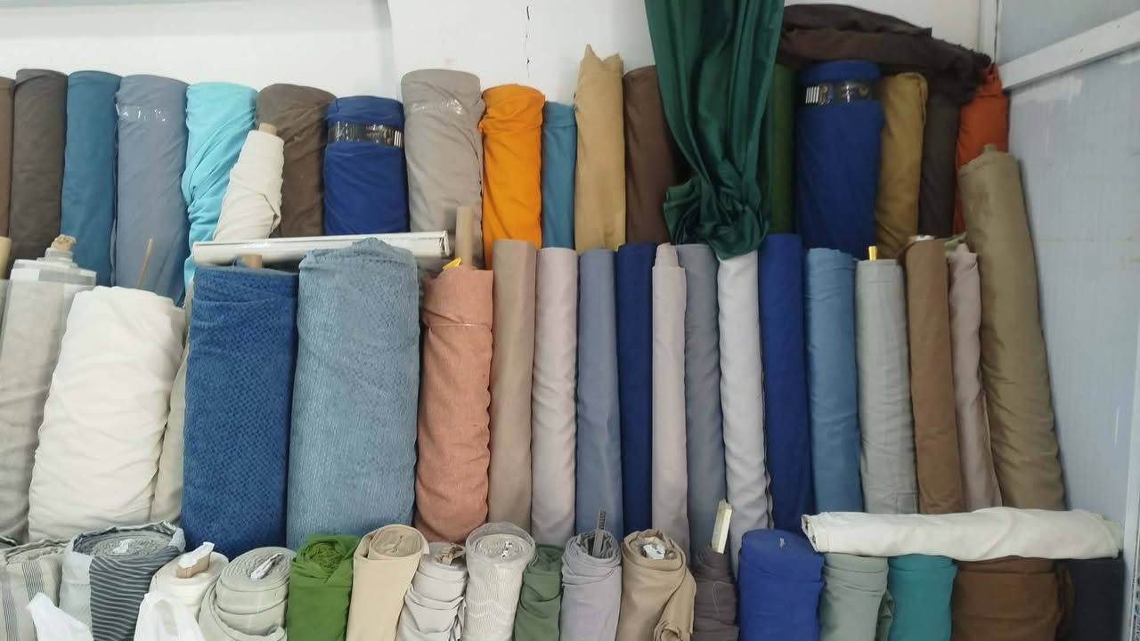 توفر ستائر قديفه (ساده .مشجر. ماء الذهب .ورق جدار. ووتر بروف) 
باسعار جدا مناسبه
ومتوفر توصيل لكل العراق 4 
*********** ادهم
