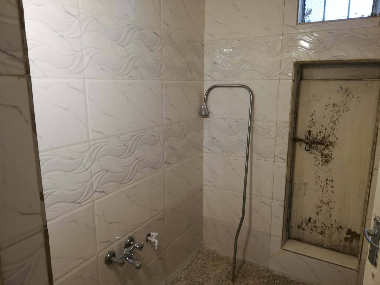 دار للايجار حي الوحدة بالقرب من 
مستشفى السلام مساحة الدار 250متر 
غرفتين نوم هول حمام  مطبخ استقبال 
بدل الايجار/350/الف/
من ضمن الدار محلات 
للاستفسار الاتصال على الرقم 
***********
